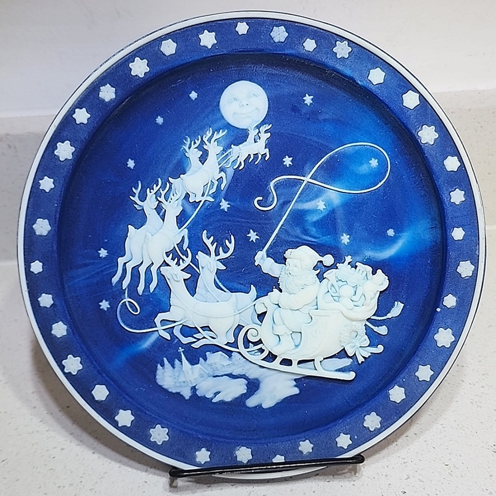 Vintage 1992 Limited Edition hand numbered. Blue collectible Plate